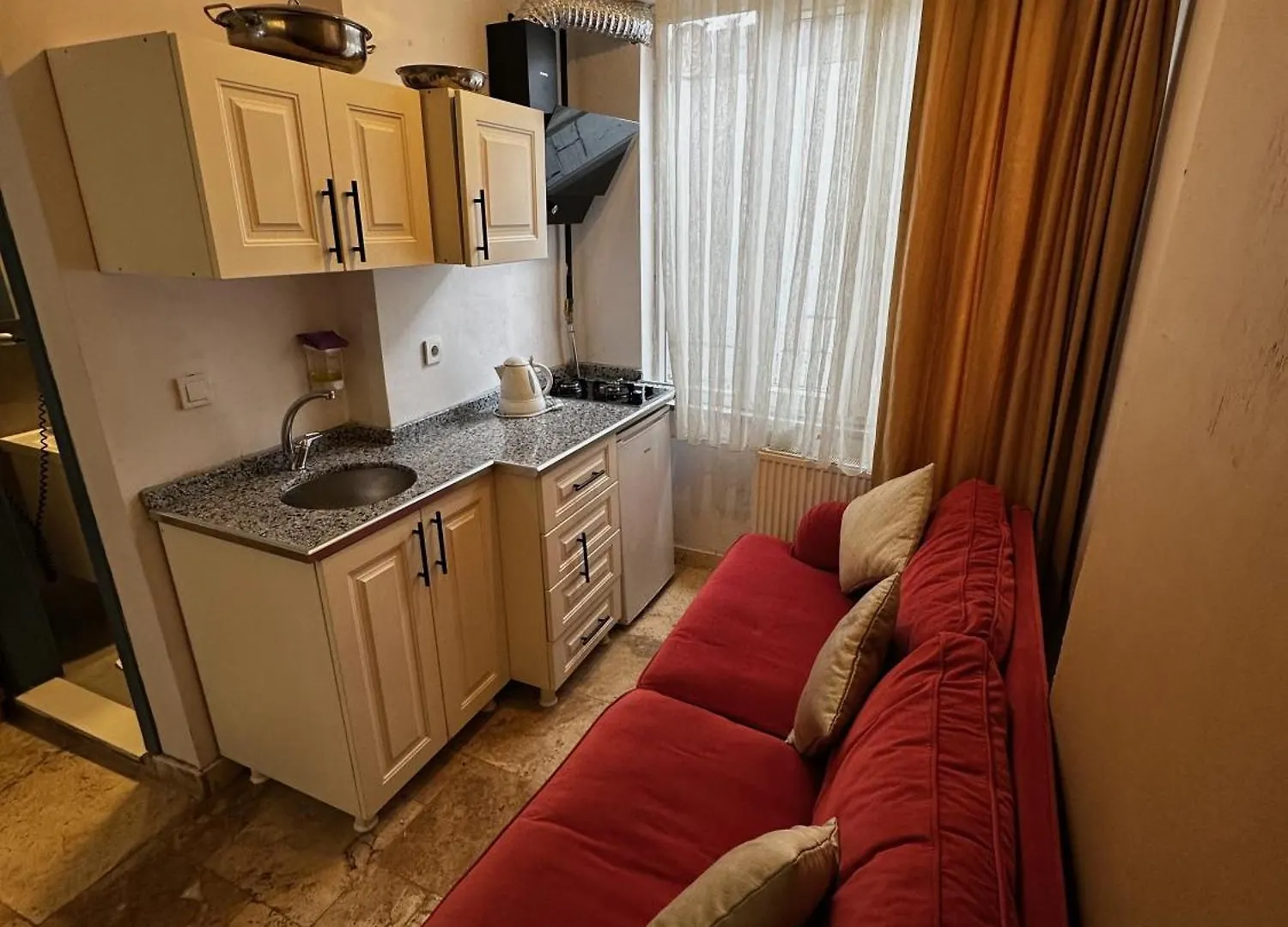 Taksim Holiday Inn Suite Istanbul 0*,  Turkiet